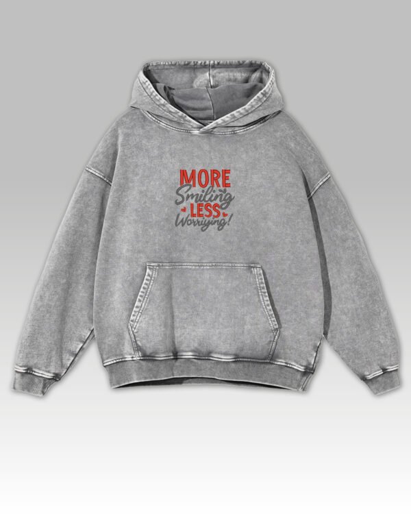 Bluza oversize z kapturem <br>More Smiling, Less Worrying! <br>Haft, Efekt sprania